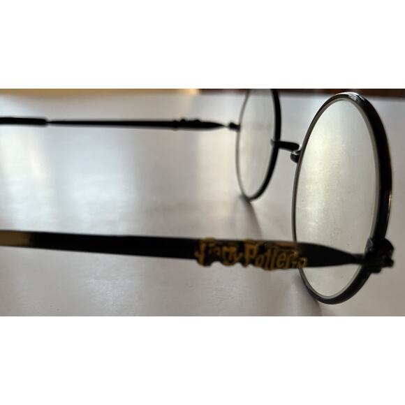 Official Harry Potter Gryffindor Scarf - Platform 9 3/4 Shop + 2 Glasses - Picture 6 of 11